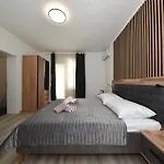 Jeta 2 Studio & Rooms